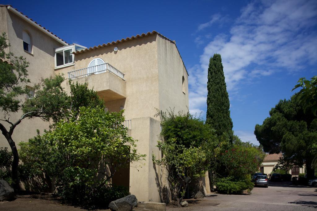 Motel Le Vieux Moulin LʼÎle-Rousse エクステリア 写真