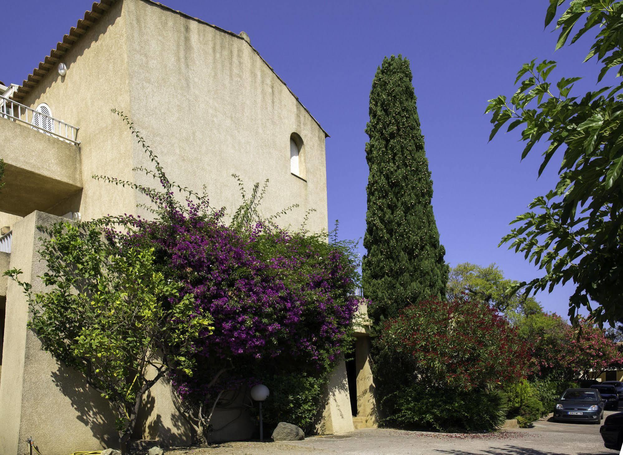 Motel Le Vieux Moulin LʼÎle-Rousse エクステリア 写真
