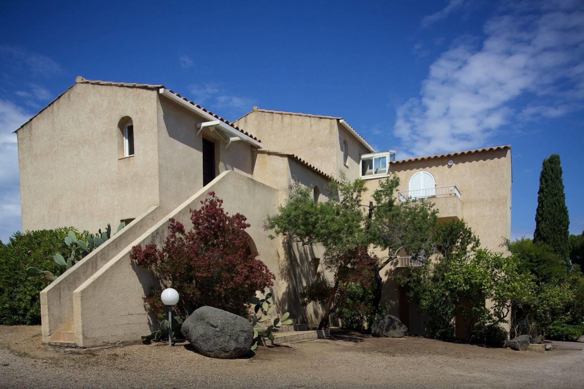 Motel Le Vieux Moulin LʼÎle-Rousse エクステリア 写真